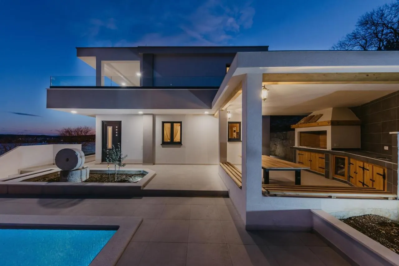 Lux Villa Core With Amazing View And Heated Pool Trogir
