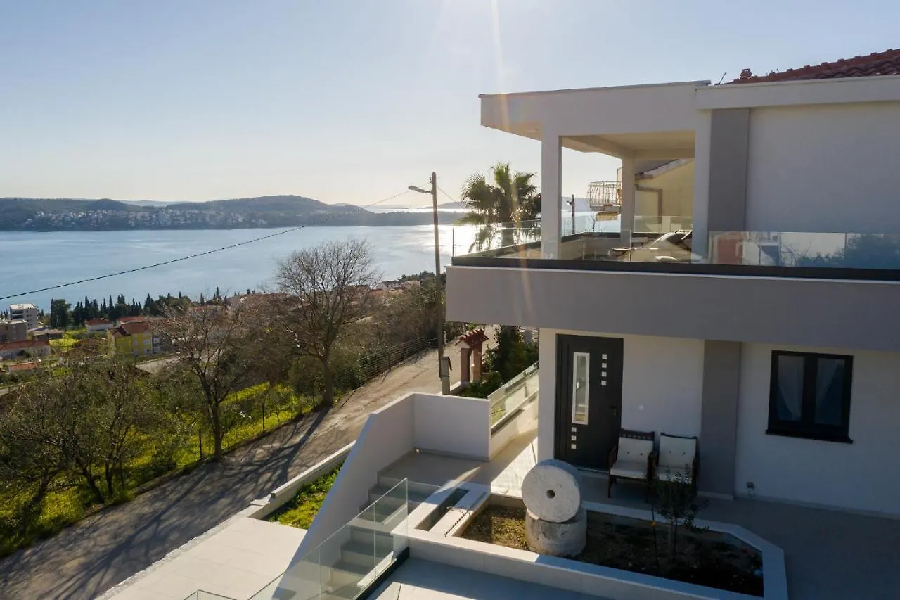 Lux Villa Core With Amazing View And Heated Pool Trogir