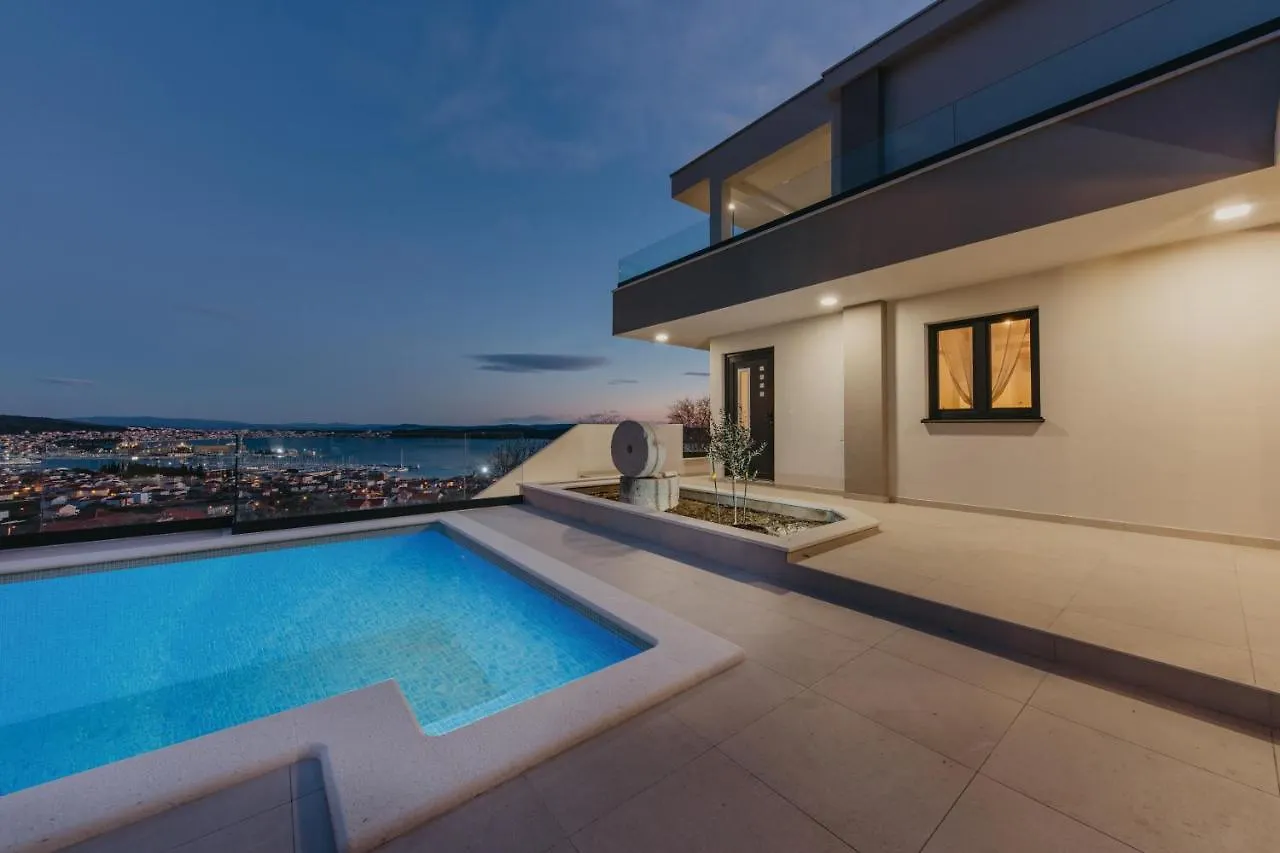Lux Villa Core With Amazing View And Heated Pool Trogir