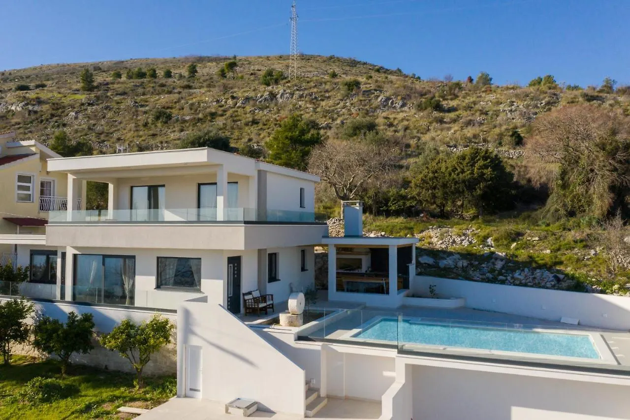 Lux Villa Core With Amazing View And Heated Pool Trogir