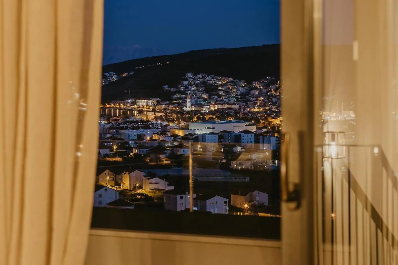 Lux Villa Core With Amazing View And Heated Pool Trogir