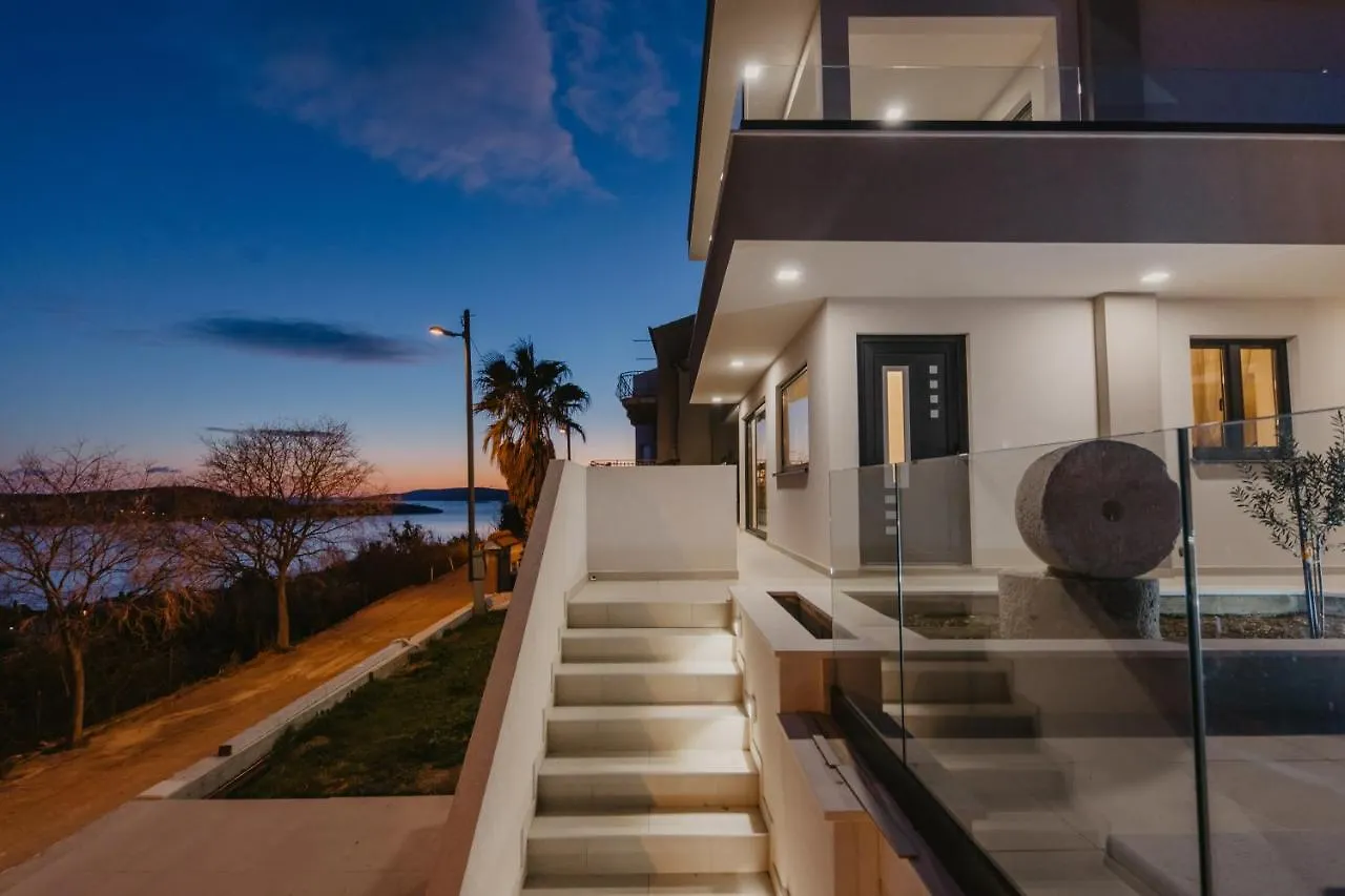 Lux Villa Core With Amazing View And Heated Pool Trogir